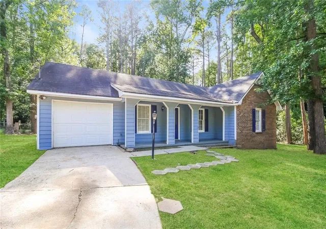 Photo 2 of Single family home for sale at 8605 Collins Dr, Jonesboro, GA 30236 | MLS# 7828813 | Listing updated on 2026-08-29
