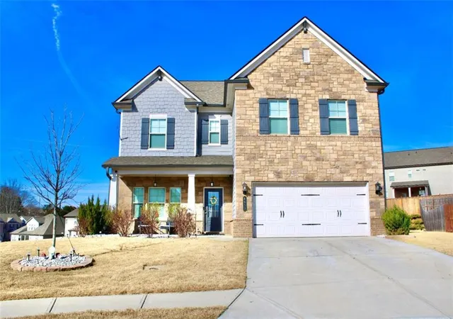 Photo 2 of Single family home for sale at 4613 Water Oak Ct, Gainesville, GA 30504 | MLS# 7705181 | Listing updated on 2026-05-08