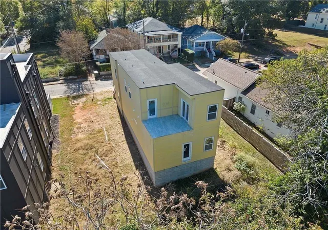 Photo 3 of Sale Pending at 827 Drummond St SW, Atlanta, GA 30314 | MLS# 7803591 | Listing updated on 2026-10-29