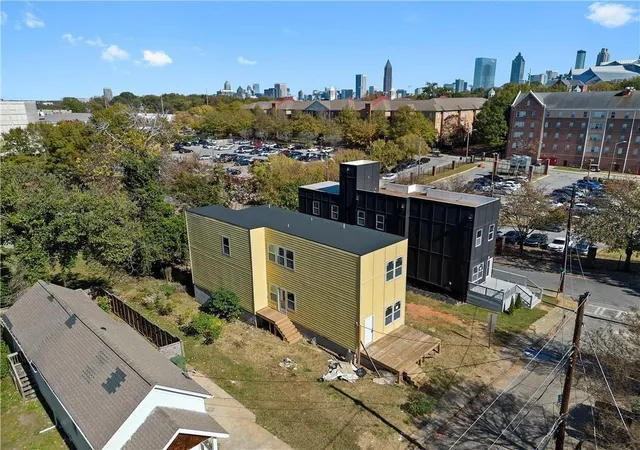 Photo 4 of Sale Pending at 827 Drummond St SW, Atlanta, GA 30314 | MLS# 7803591 | Listing updated on 2026-10-29