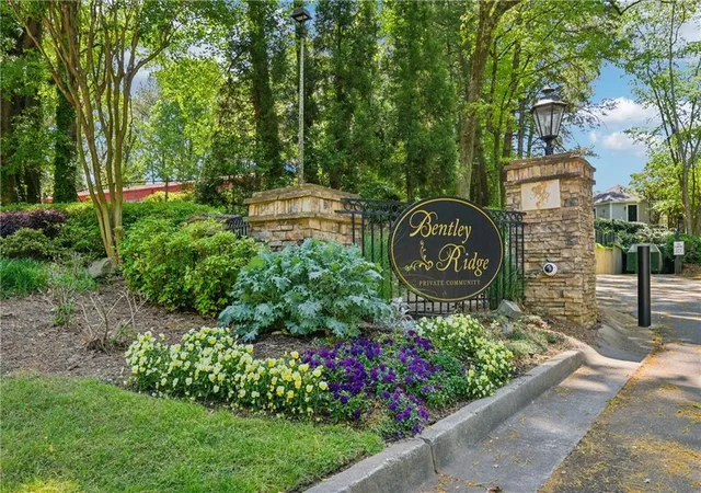 Homes for sale in Marietta, GA | 2725 Saint Augustine Trl Se, Marietta, GA 30067 | MLS# 7718547