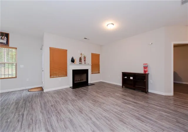 Photo 4 of Single family home for sale at 412 Clematis Ct, Temple, GA 30179 | MLS# 7761248 | Listing updated on 2026-09-18