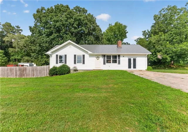 1st image of 4408 Sardis Rd, Gainesville, GA 30506 | MLS# 7810646