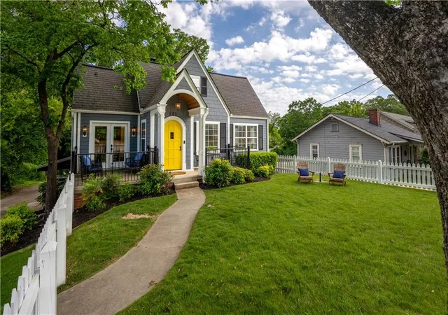 Photo 2 of Sale Pending at 401 Ridgewood Ave, Gainesville, GA 30501 | MLS# 7771696 | Listing updated on 2026-09-18