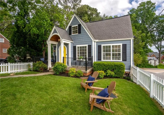 Photo 3 of Sale Pending at 401 Ridgewood Ave, Gainesville, GA 30501 | MLS# 7771696 | Listing updated on 2026-09-18