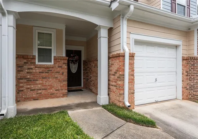 Photo 2 of Townhouse for sale at 4028 Carlinswood Way, Stone Mountain, GA 30083 | MLS# 7811575 | Listing updated on 2026-09-28