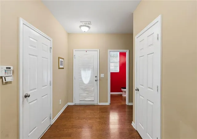 Listing Photo 4 - Condo for sale in building located at 3833 Peachtree Rd NE, Brookhaven, GA 30319