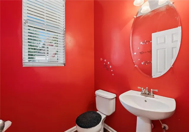Listing Photo 5 - Condo for sale in building located at 3833 Peachtree Rd NE, Brookhaven, GA 30319