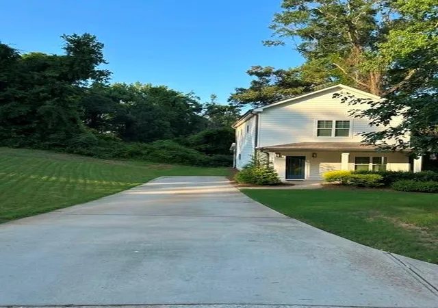 Photo 2 of Sale Pending at 224 Grove St, Athens, GA 30605 | MLS# 7776963 | Listing updated on 2026-09-03
