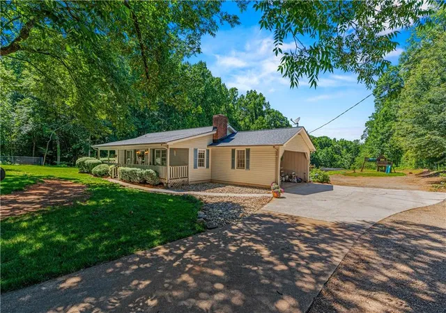 Homes for sale in Gainesville, GA | 3880 Tanners Mill Rd, Gainesville, GA 30507 | MLS# 7793489