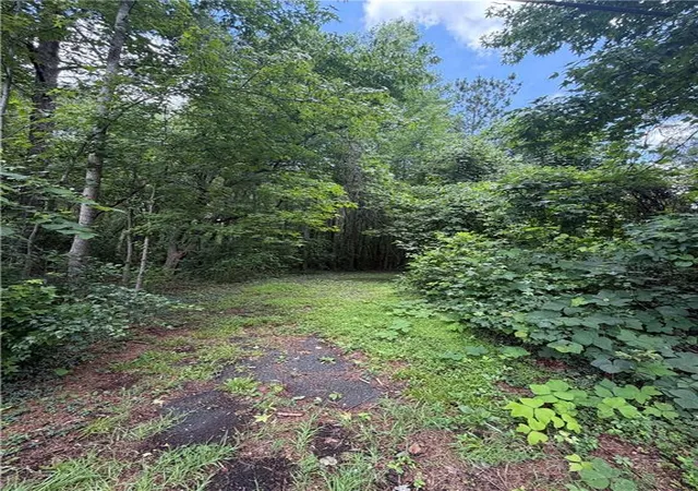 Photo 3 of Sale Pending at 8915 Cedar Grv Rd, Fairburn, GA 30213 | MLS# 7789715 | Listing updated on 2026-08-26
