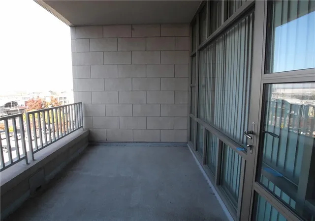 Listing Photo 4 - Condo for sale in building located at 250 Park Ave W Nw, Atlanta, GA 30313 - Unit #712