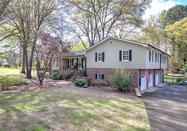 Homes for sale in Cartersville, GA | 27 Walnut Dr, Cartersville, GA 30120 | MLS# 7737165