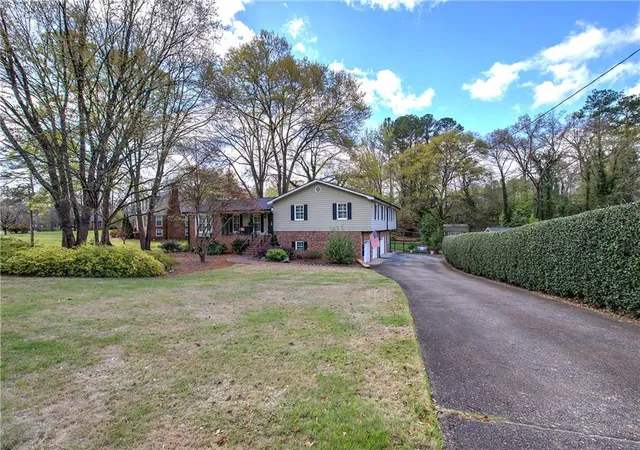 Homes for sale in Cartersville, GA | 27 Walnut Dr, Cartersville, GA 30120 | MLS# 7737165