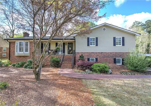 Homes for sale in Cartersville, GA | 27 Walnut Dr, Cartersville, GA 30120 | MLS# 7737165