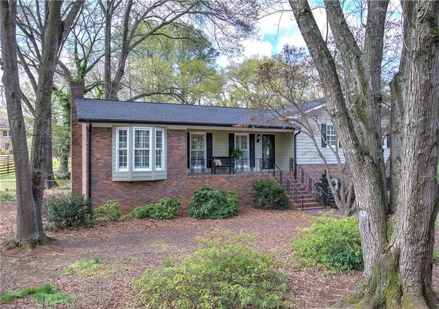 Homes for sale in Cartersville, GA | 27 Walnut Dr, Cartersville, GA 30120 | MLS# 7737165