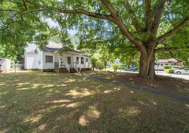 Photo 4 of Sale Pending at 2304 Jernigan Dr SE, Atlanta, GA 30315 | MLS# 7811868 | Listing updated on 2026-09-28