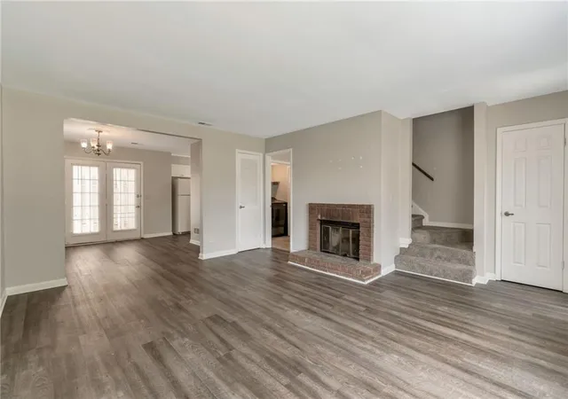 Photo 3 of Townhouse for sale at 136 Old Fry Way, Roswell, GA 30076 | MLS# 7820567 | Listing updated on 2026-08-23