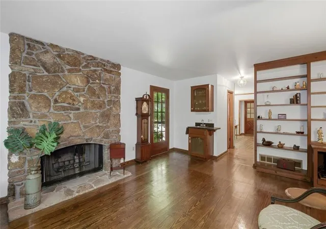 2nd image of 395 Nottingham Dr, Marietta, GA 30066 | MLS# 7758677