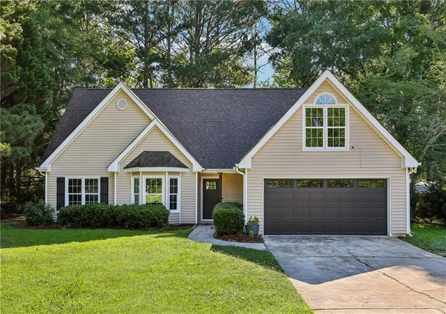 Homes for sale in Loganville, GA | 2360 Huntington Dr, Loganville, GA 30052 | MLS# 7761144