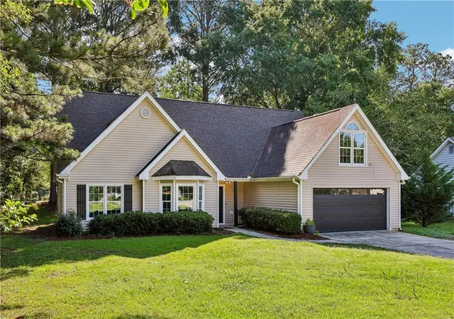 Homes for sale in Loganville, GA | 2360 Huntington Dr, Loganville, GA 30052 | MLS# 7761144