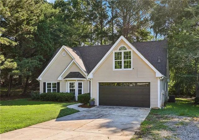 3rd image of 2360 Huntington Dr, Loganville, GA 30052 | MLS# 7761144