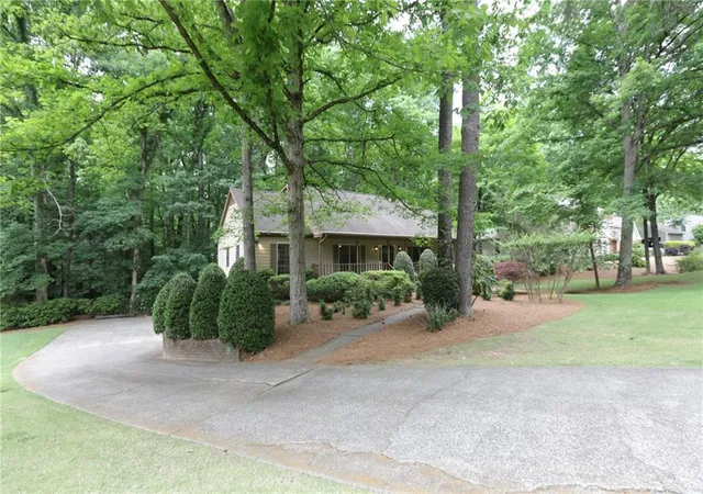 3rd image of 2737 Hearthstone Cir, Marietta, GA 30062 | MLS# 7769676