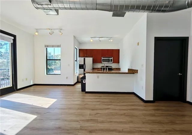4th image of 5300 Peachtree Rd #2401, Atlanta, GA 30341 | MLS# 7811954
