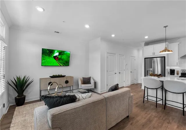 Listing Photo 5 - Condo for sale in building located at 533 Belvedere Dr, Alpharetta, GA 30022 - Unit #9