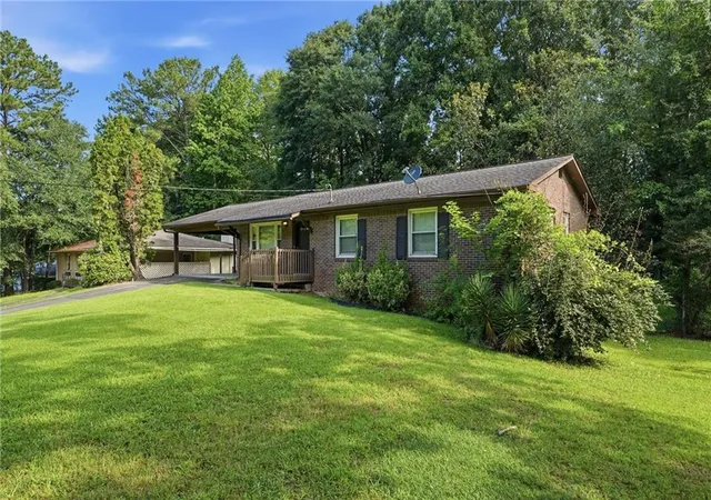 Photo 2 of Single family home for sale at 928 Magna Carta Dr Nw, Atlanta, GA 30318 | MLS# 7820448 | Listing updated on 2026-09-25