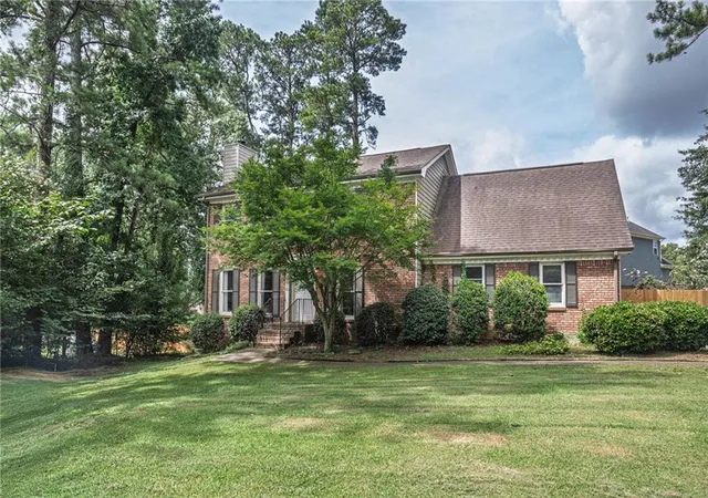 Photo 4 of Single family home for sale at 3170 Pine Cvs Ct SW, Lilburn, GA 30047 | MLS# 7806096 | Listing updated on 2026-08-24