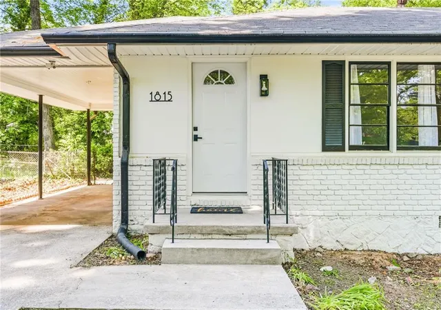 3rd image of 1815 Windsor Dr Sw, Atlanta, GA 30311 | MLS# 7763380