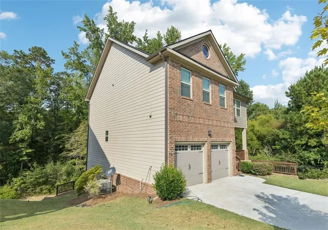 3rd image of 1669 E Brook Dr, Conyers, GA 30012 | MLS# 7651603