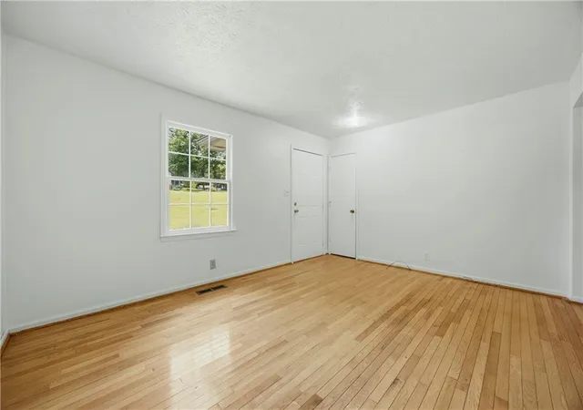 4th image of 864 Whitehall Dr, Lawrenceville, GA 30043 | MLS# 7788418