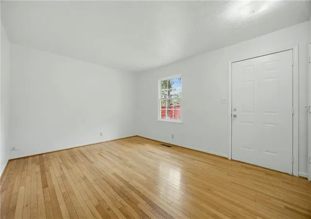 5th image of 864 Whitehall Dr, Lawrenceville, GA 30043 | MLS# 7788418