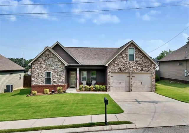 1st image of 188 Franklin Cir, Fort Oglethorpe, GA 30742 | MLS# 7814899