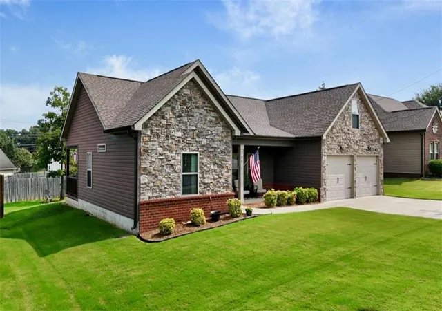2nd image of 188 Franklin Cir, Fort Oglethorpe, GA 30742 | MLS# 7814899
