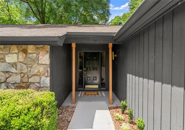 1st image of 20 Sweetwood Ct, Roswell, GA 30076 | MLS# 7816532