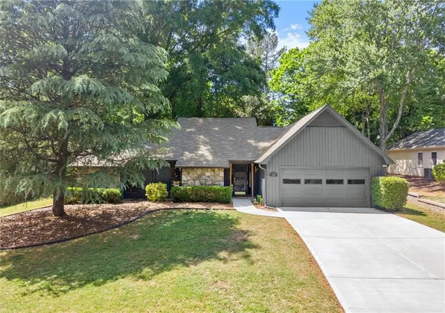 3rd image of 20 Sweetwood Ct, Roswell, GA 30076 | MLS# 7816532