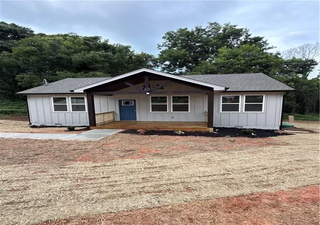 Photo 1 of Single family home for sale at 80 Elberton St, Toccoa, GA 30577 | MLS# 7815355 | Listing updated on 2026-10-10