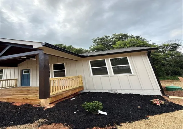 Photo 3 of Single family home for sale at 80 Elberton St, Toccoa, GA 30577 | MLS# 7815355 | Listing updated on 2026-10-10