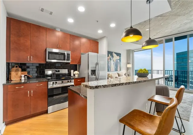 Photo 3 of Condo for sale at 400 W Peachtree St #3214, Atlanta, GA 30308 | MLS# 7733301 | Listing updated on 2026-10-05