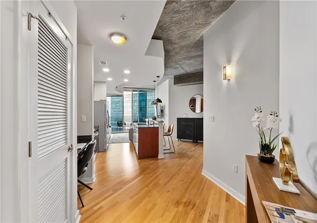 Photo 3 of Condo for sale at 400 W Peachtree St #3214, Atlanta, GA 30308 | MLS# 7733301 | Listing updated on 2026-10-05