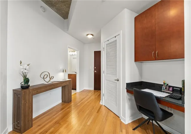 Photo 4 of Condo for sale at 400 W Peachtree St #3214, Atlanta, GA 30308 | MLS# 7733301 | Listing updated on 2026-10-05