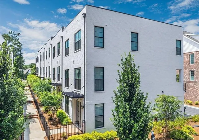 3rd image of 444 Burton Dr, Alpharetta, GA 30009 | MLS# 7643076