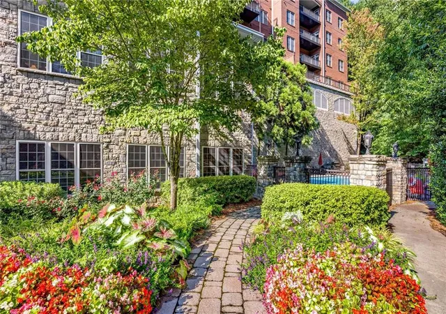 Photo 3 of Condo for sale at 3280 Stillhouse Ln Se #410, Atlanta, GA 30339 | MLS# 7814244 | Listing updated on 2026-09-01