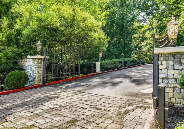 Listing Photo 4 - Condo for sale in building located at 3280 Stillhouse Ln Se, Atlanta, GA 30339 - Unit #410