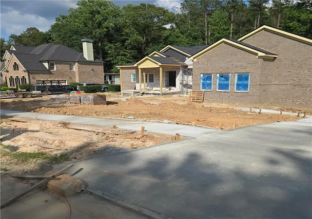 Photo 2 of Single family home for sale at 5670 Eternal Dr, Atlanta, GA 30349 | MLS# 7810473 | Listing updated on 2026-07-25
