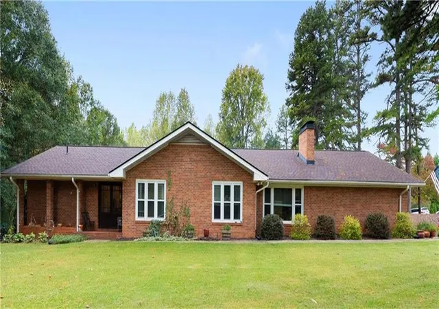 Photo 1 of Single family home for sale at 37 Ayers Crk Dr, Toccoa, GA 30577 | MLS# 7859567 | Listing updated on 2026-10-29