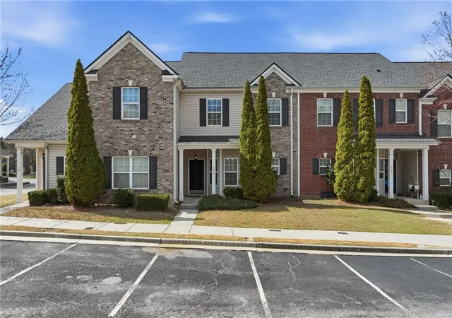Homes for sale in College Park, GA | 2555 Flt Shls Rd, College Park, GA 30349